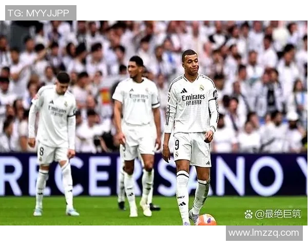 皇马客场遭遇逆转,赛季前景堪忧球迷怒批主教练 皇马客场遭遇逆转,赛季前景堪忧球迷怒批主教练